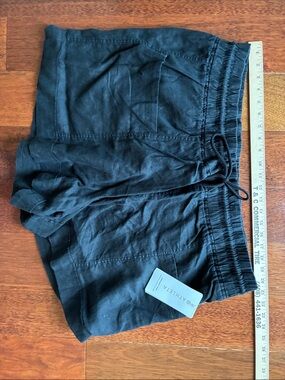 NWT 100% Linen shorts Athleta Women's DarkGray/Black 26 Plus